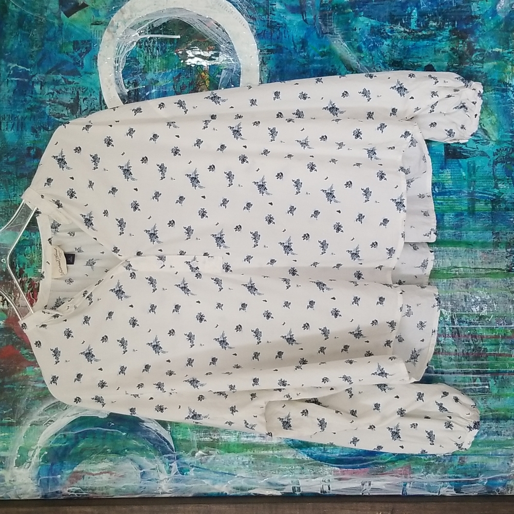 Universal Threads Floral Blouse, Cream & Blue - EUC